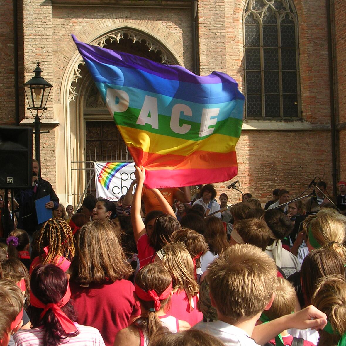 6-interreligioeser-augsburger-friedenslauf-1-550-schueler-erlaufen-mehr-als-32-000-euro1586366