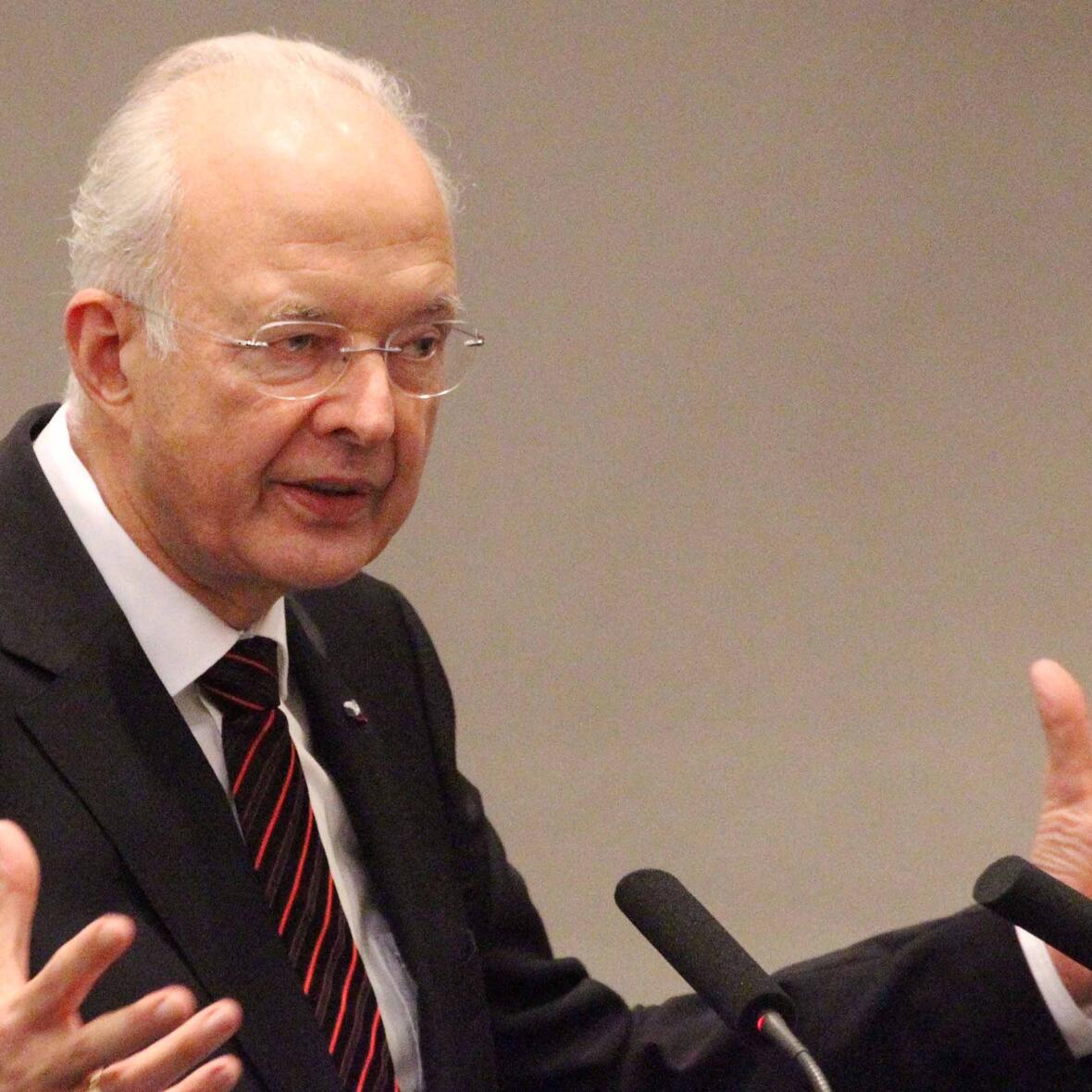 Prof. Dr. Paul Kirchhof bei seinem Festvortrag im Haus St. Ulrich. (Fotos: pba/Annette Zoepf)