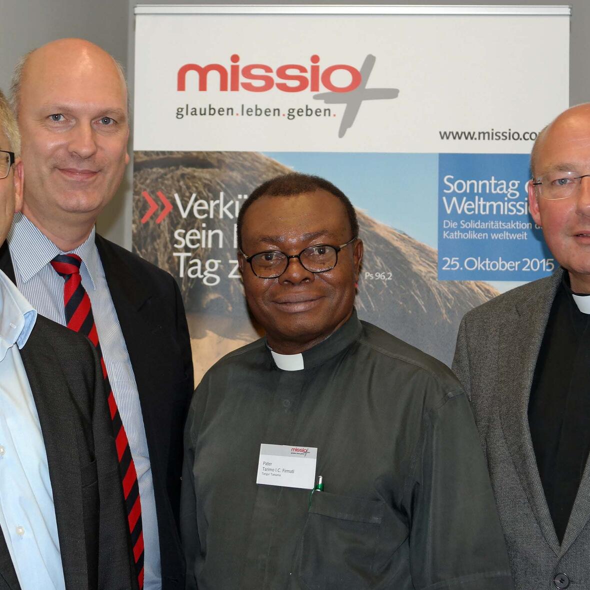 Anton Stegmair, Dr. Christoph Goldt, Father Firmati Tarimo aus Tansania, Pfarrer Dr. Ulrich Lindl (v. links). Foto: Romana Kröling / pba