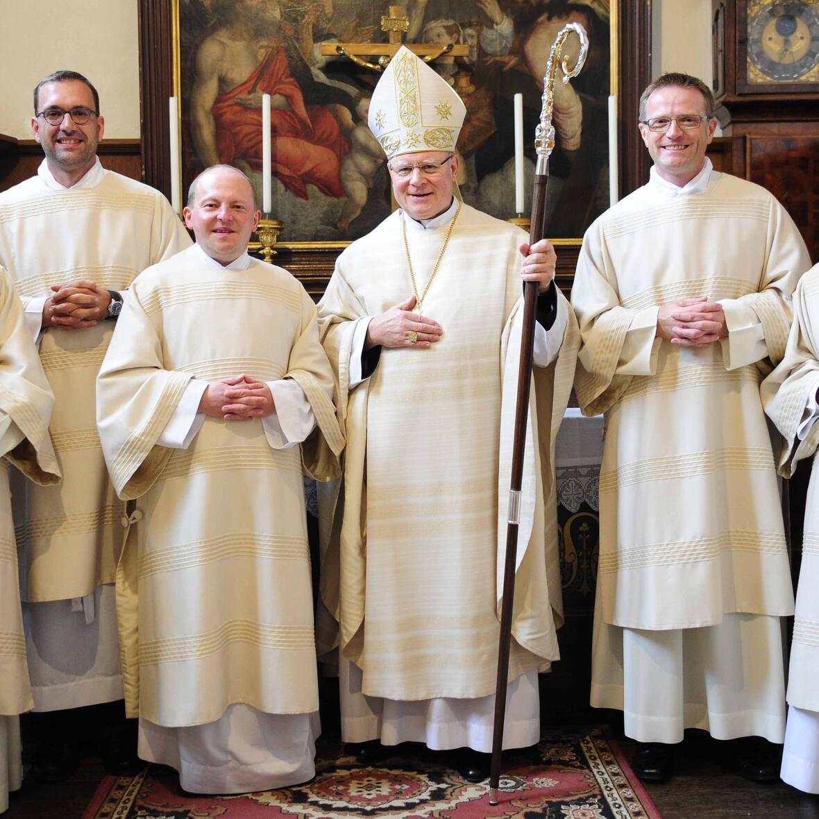 Christian Reisacher, Bernhard Hölzle, Armin Pfänder, Bischof Dr. Konrad Zdarsa, Rainer Renk und Mathias Biberthaler (v.links).Foto: Maria Steber/pba.