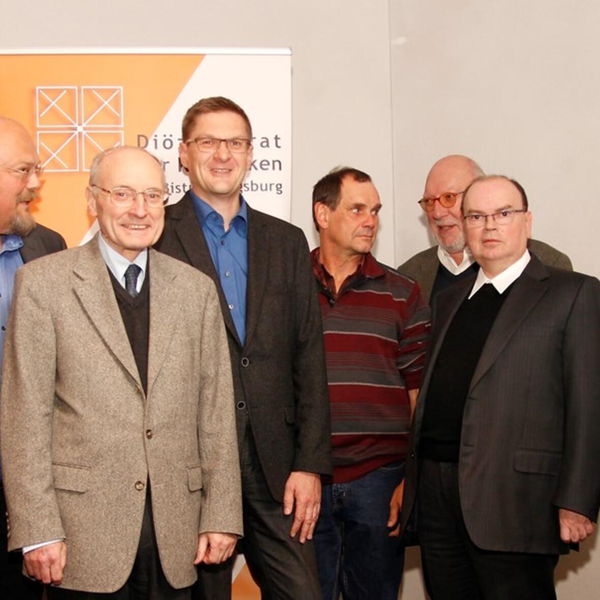 Sie gestalteten durch ihre Beiträge die informative Fachtagung: (v.l.n.r.) Wolfgang D. Friedel (Caritas), Otto Kocherscheidt (Diözesanrat), Flüchtlingsbeauftragter Diakon Ralf Eger (Diözese Augsburg/Caritas), Werner Neumann (Caritas), Rechtsanwalt Helmut Riedl, Bischofsvikar Prälat Dr. Bertram Meier und die Diözesanratsvorsitzende Hildegard Schütz. (Foto: Caritas)