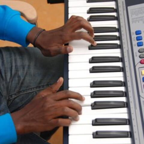 Musik kann jungen Flüchtlingen helfen. Für die Musiktherapie benötigt die Katholische Jugendfürsorge Spenden. (Foto: KJF/Karg)