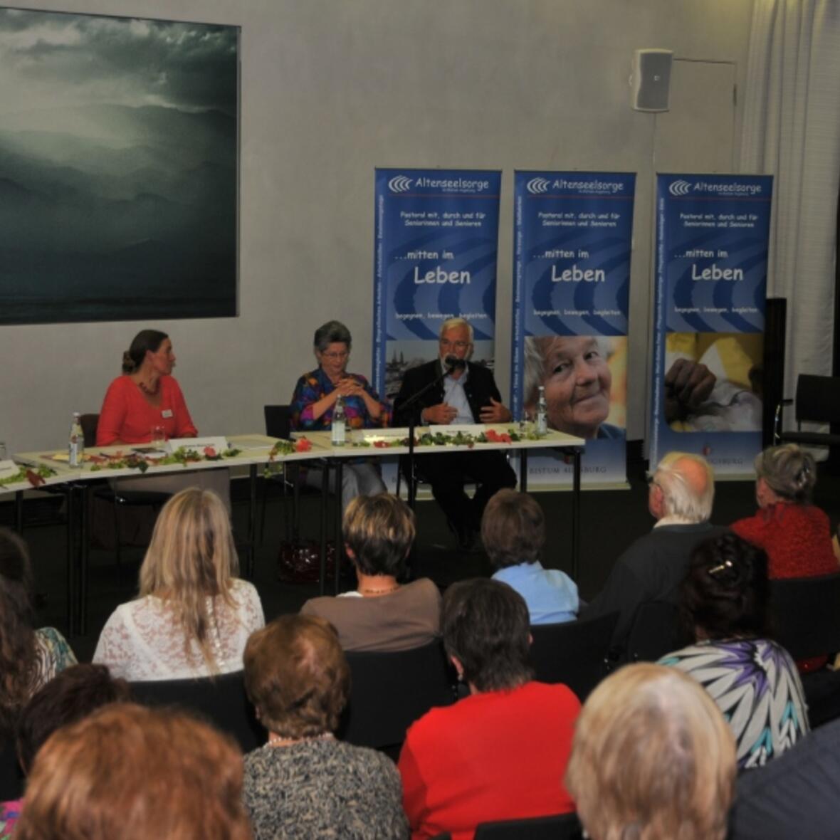 grosser-bildungstag-fuer-haupt-und-ehrenamtliche-in-der-seniorenarbeit1534466