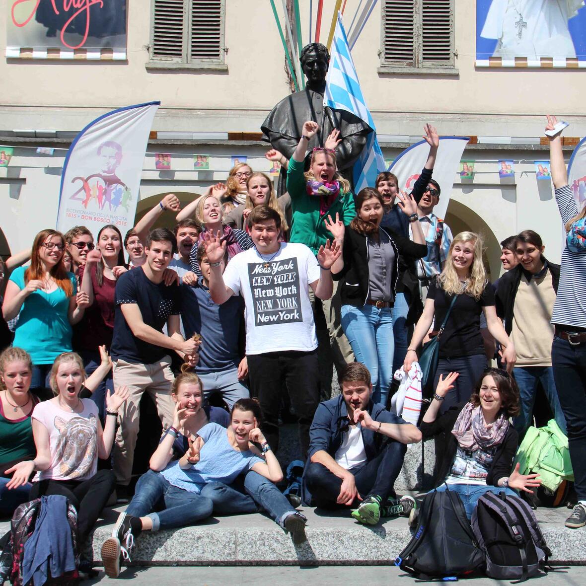 Die Augsburger Pilgergruppe nach Besuch der Grabtuch-Ausstellung: Ihre Begeisterung ist ihnen sichtlich anzumerken (Foto: Helena Buchstab).