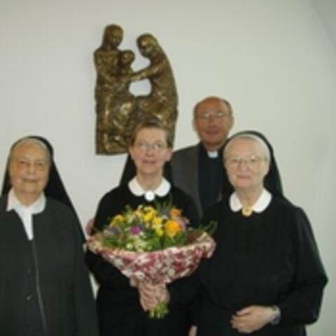 Die neue Generalleitung der St. Anna Schwestern: Generaloberin Sr. Waltraud Engl mit den beiden Assistentinnen Sr. Aloisia Hofmann (re.) und Sr Cäcilia Müller (li.).