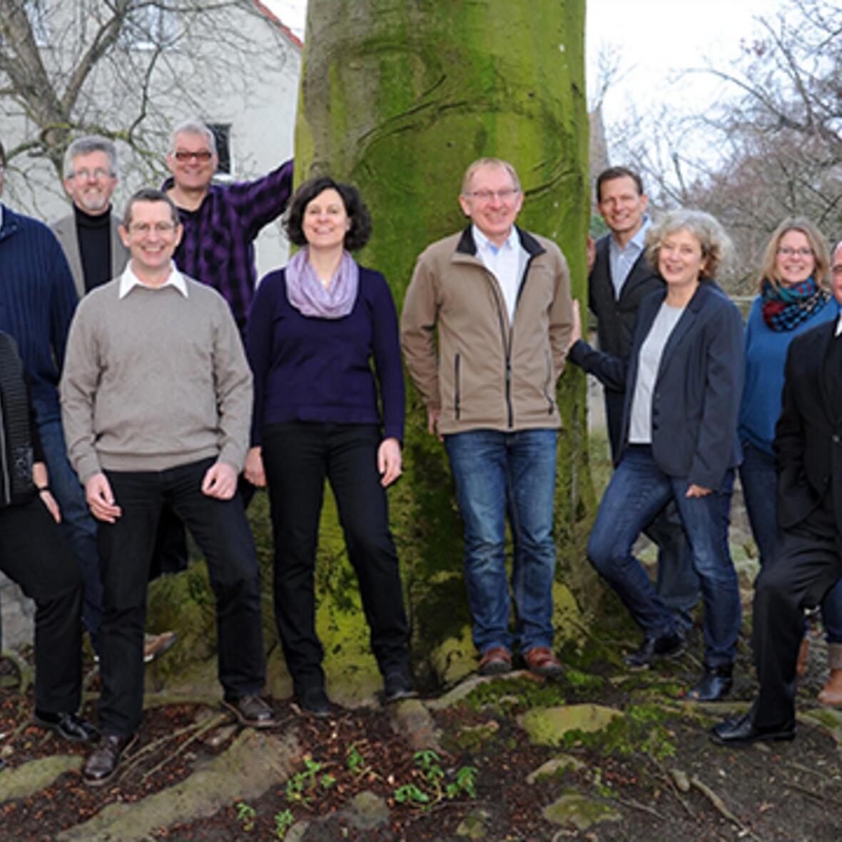 Gemeindeberater der Diözese Augsburg, hintere Reihe v.l.: Jürgen Holzheu, Pfr. Nikolaus Wur­­zer, Bernhard Fendt, Erich Zellhuber; vorne v.l.: Gabi Pohl, Konrad Blüml, Angelika Maucher, Roman Aigner, Gudrun Fackler, Karina Lober, Pfr. Ralf Putz (Foto: Gemeindeberatung | Holzmann) 