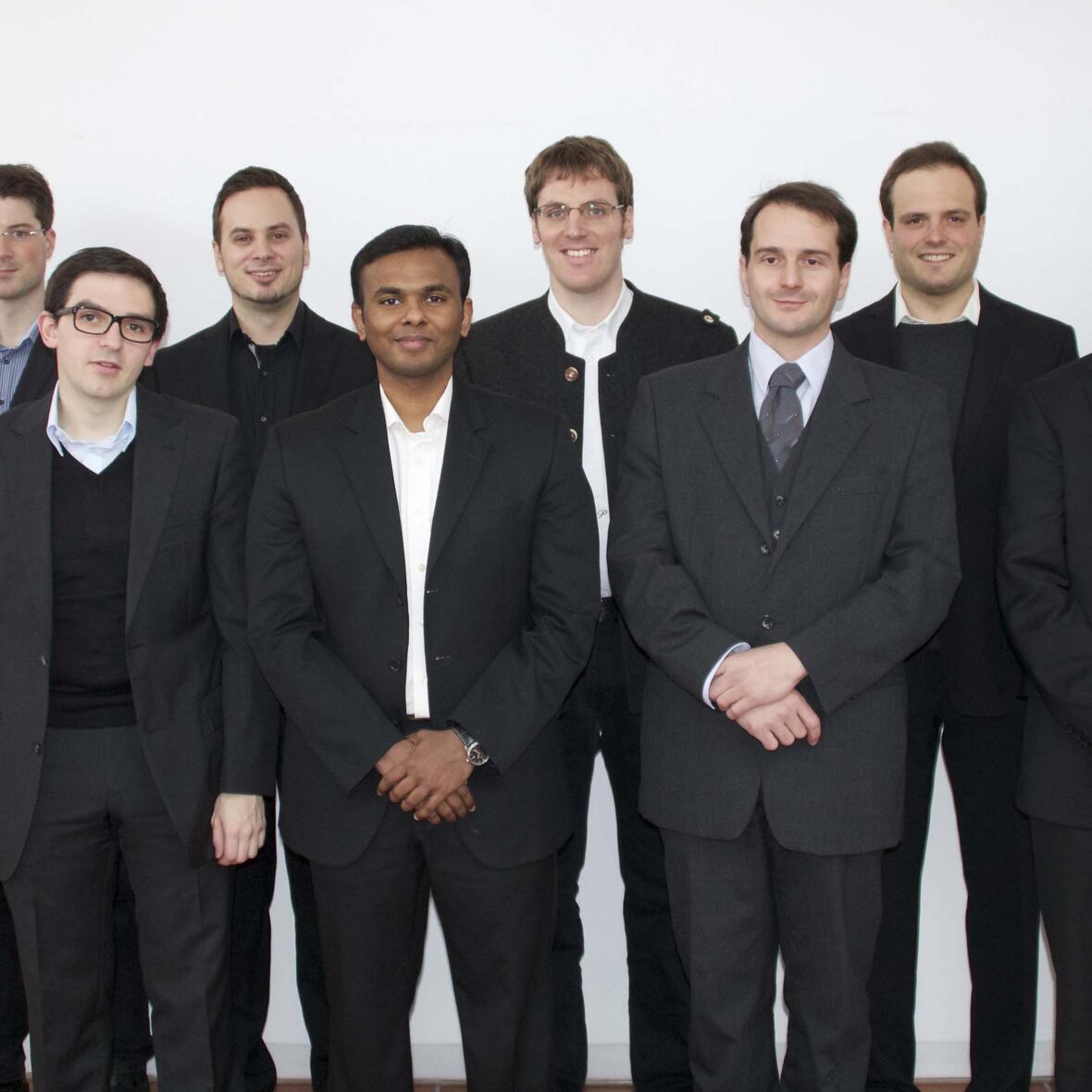 Markus Lidel (Pfarrei St. Martin, Augsburg-Oberhausen), Manuel Beege (Pfarrei St. Johannes Baptist, Aufheim), Florian Bach (Pfarrei St. Nikolaus, Pfronten), Michael Prendota (Pfarrei St. Nikolaus, Wickstadt), Joshmon Kochery (Pfarrei Heilige Familie, Nazareth, Diözese Cochin, Südindien), Johannes Prestele (Pfarrei St. Margareta, Gutenberg), Norbert Rampp (Pfarrei Heilig Kreuz, Aletshausen), Andreas Schmid (Pfarrei Mariä Himmelfahrt, Tannhausen), Thomas Schmid (Pfarrei St. Josef Klingsmoos), Sebastian Schmidt (Pfarrei Heilig Kreuz, Berlin) (v.links). Foto: Richard Hörmann 