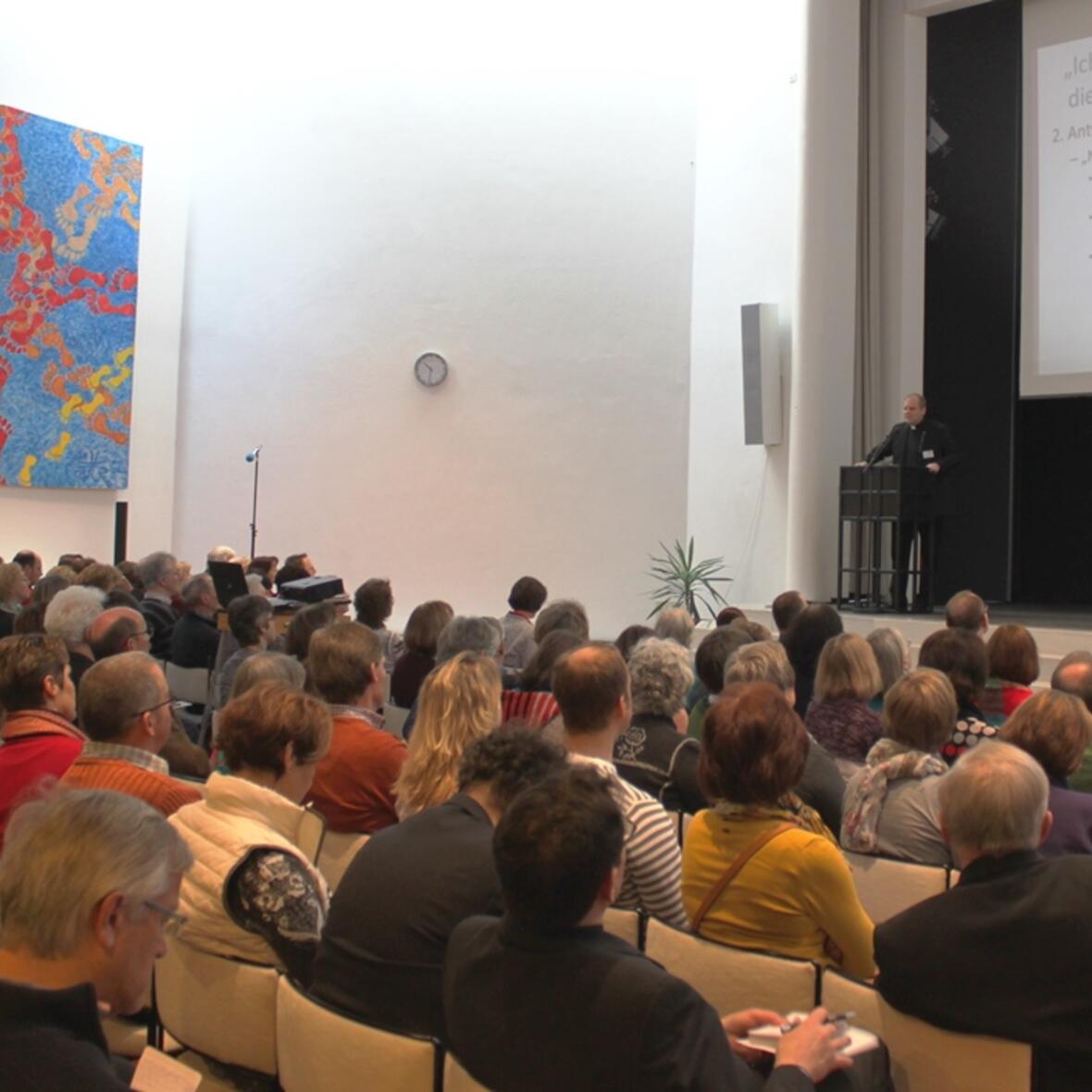 studientag-160-teilnehmer-beschaeftigen-sich-mit-der-missionarischen-kraft-der-sakramente1394103