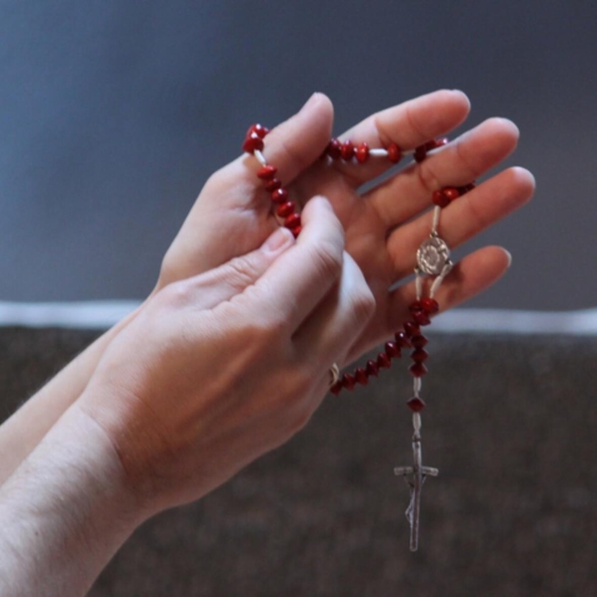 interview-gespraech-junge-erwachsene-ueber-ihr-verhaeltnis-zum-rosenkranz1341488