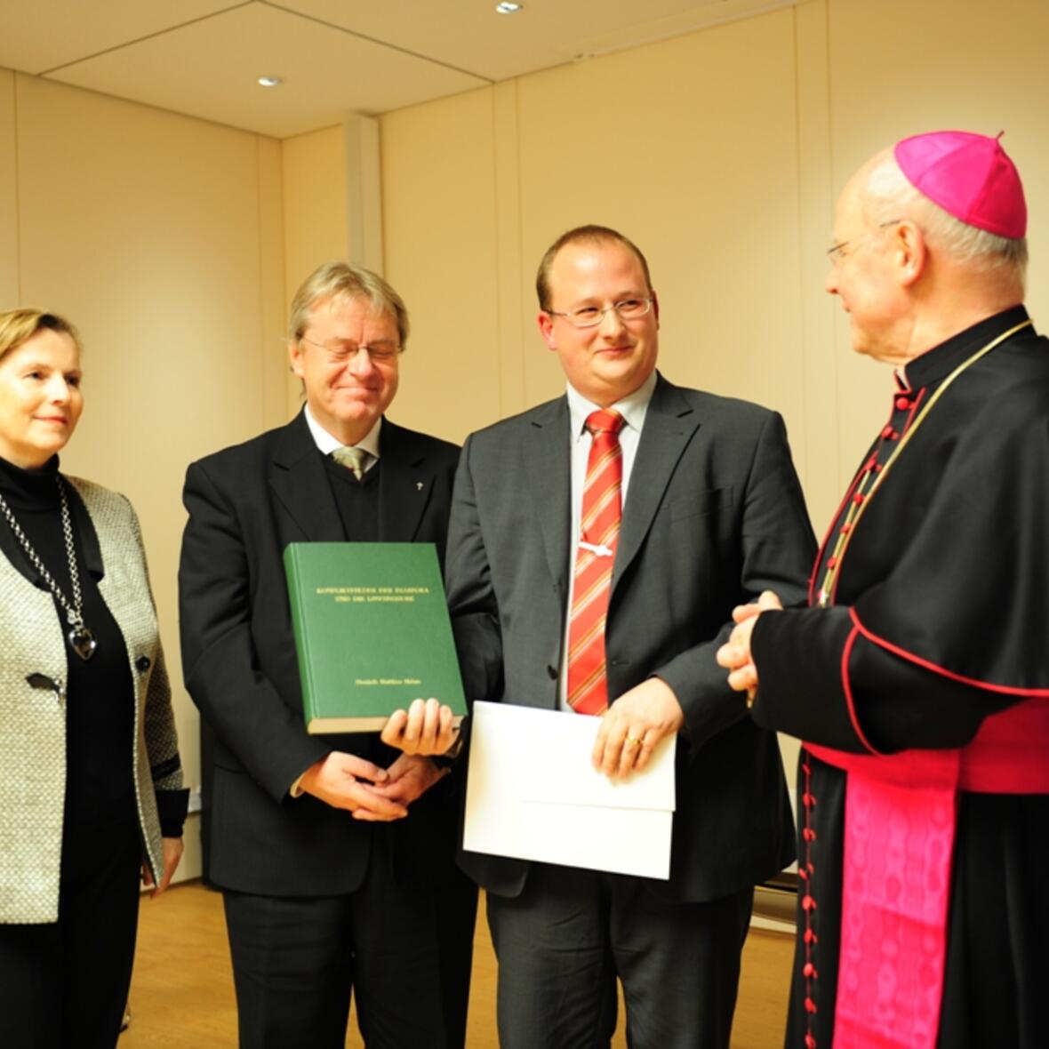 Prof. Dr. Gerda Riedl, Prof. Dr. Franz Sedlmeier, Dr. Dominik Helms, Bischof Dr. Konrad Zdarsa (von links / Fotos: Maria Steber)