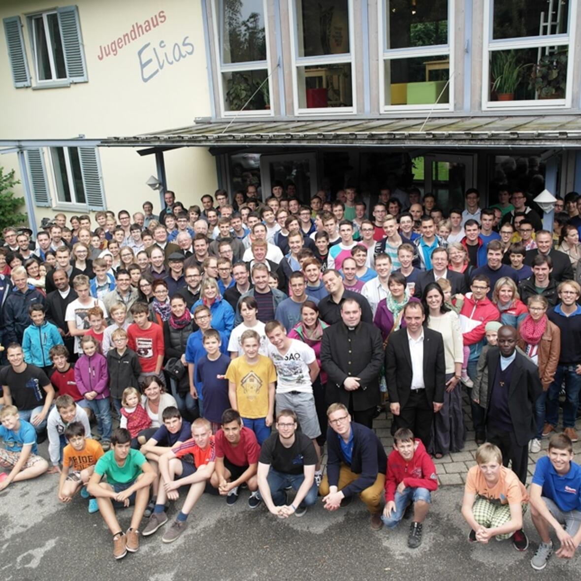 gottesdienst-gebet-gemeinschaft-rund-80-jungen-bei-sommerkursen-pfarrer-waltner-nimmt-abschied1310540