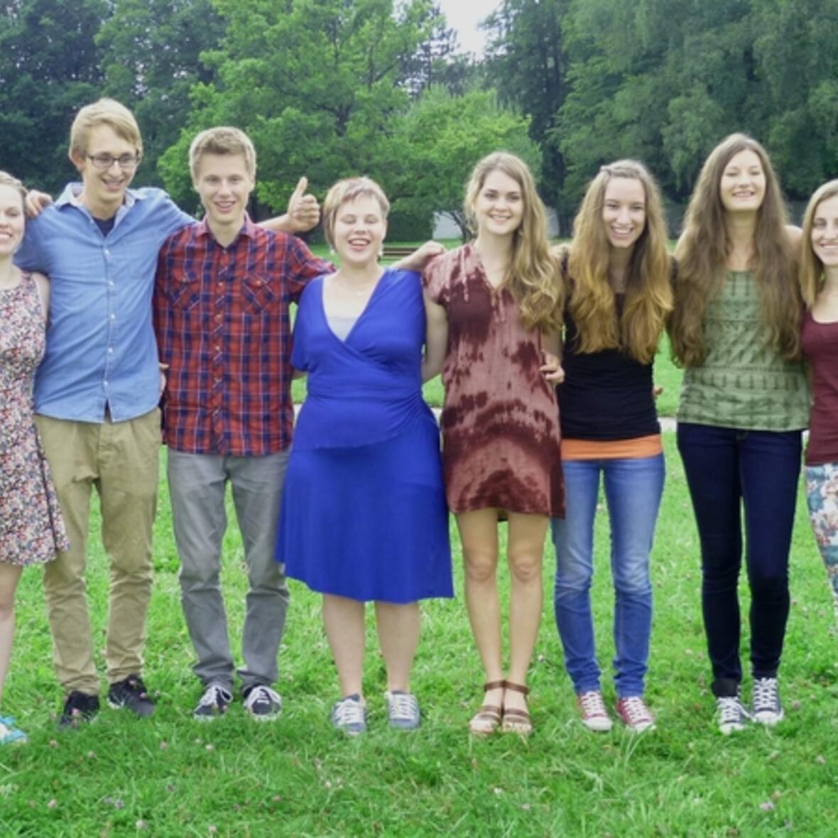 Acht Freiwillige, die Mitte August nach Chile, Argentinien oder Südafrika ausreisen. (Foto: Freiwilligendienste im Bistum Augsburg)