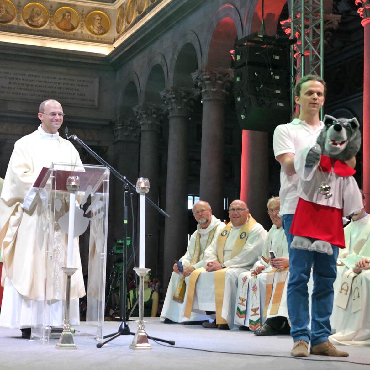 „Mach dich frei und vertrau Gott“, gab Diözesanjugendseelsorger Florian Markter den Ministranten in seiner Predigt mit auf den Weg. (Foto: Pressestelle Bistum Augsburg/Maria Steber)
