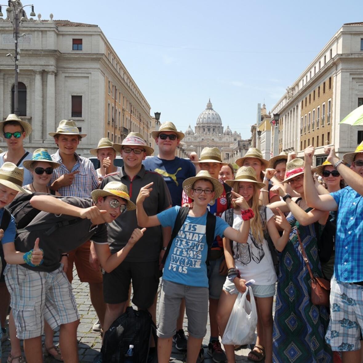 Die Meitinger Messdiener auf dem Weg zur Papstaudienz. (Fotos: Pressestelle Bistum Augsburg/Maria Steber)