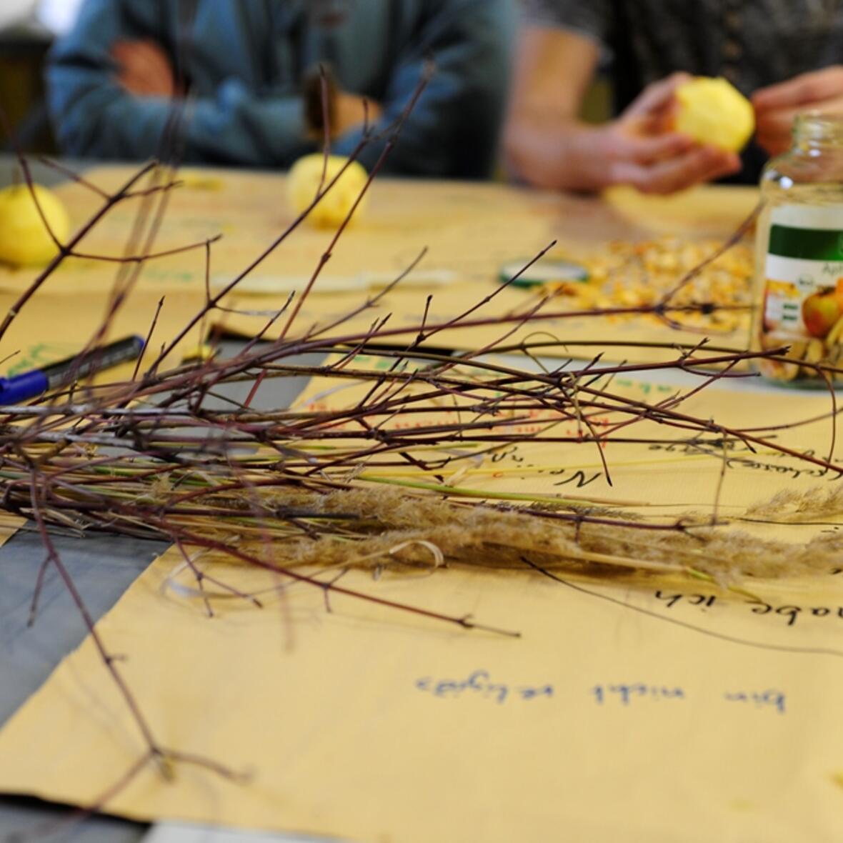 impulse-hinter-gefaengnismauern-studenten-der-katholischen-hochschulgemeinde-kuemmern-sich-um-arrestanten-im-augsburger-jugendarrest1169005