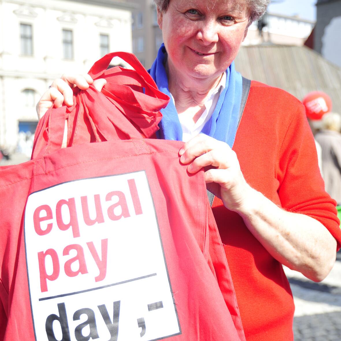 tag-der-entgeltgleichheit-frauen-des-kdfb-und-kolping-machen-auf-lohnungerechtigkeit-aufmerksam1150313