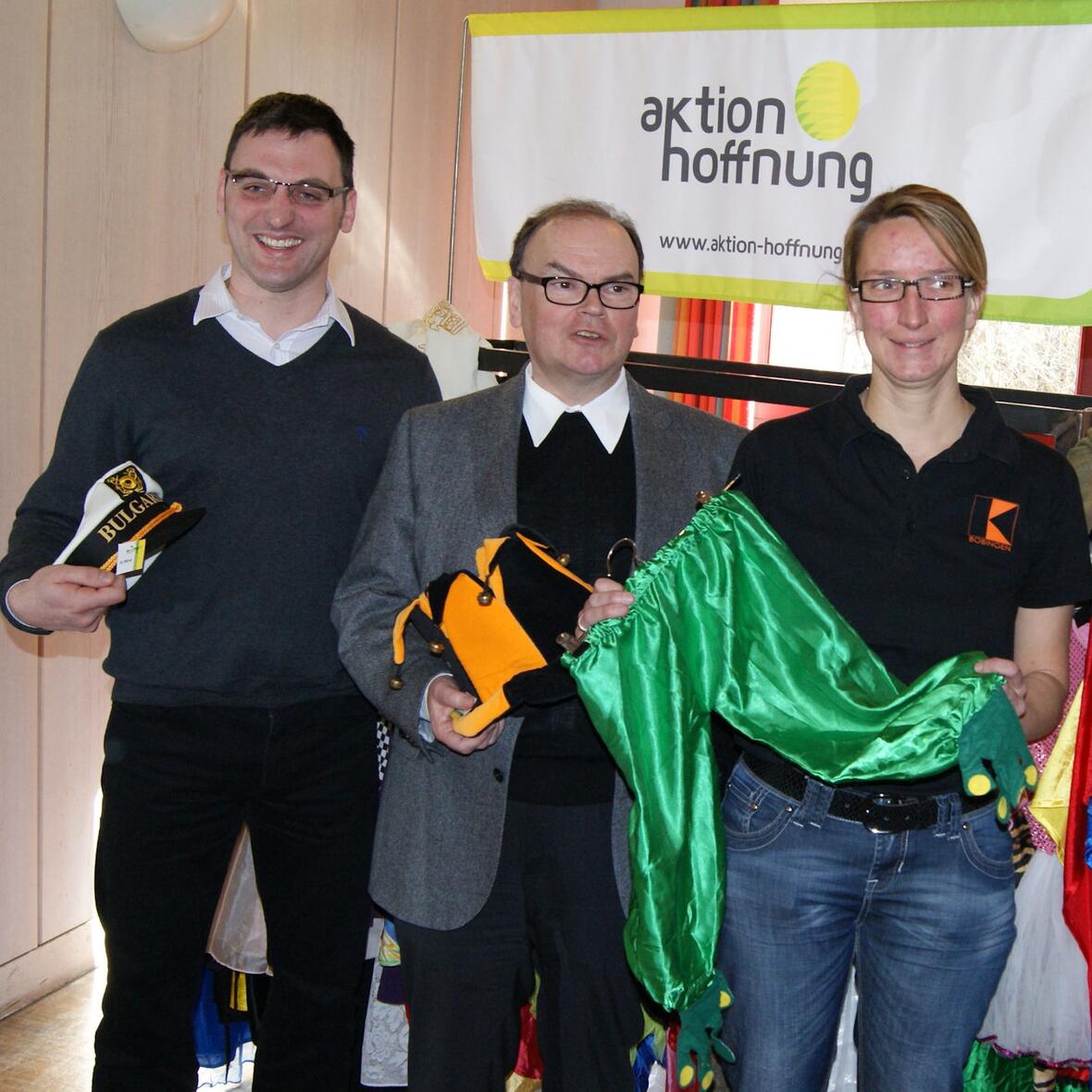 Beim  abschließenden Pressegespräch im Rahmen des Faschingsmarktes in Bobingen bedankte sich Prälat Dr. Bertram Meier (2.v.rechts) bei allen Beteiligten. 