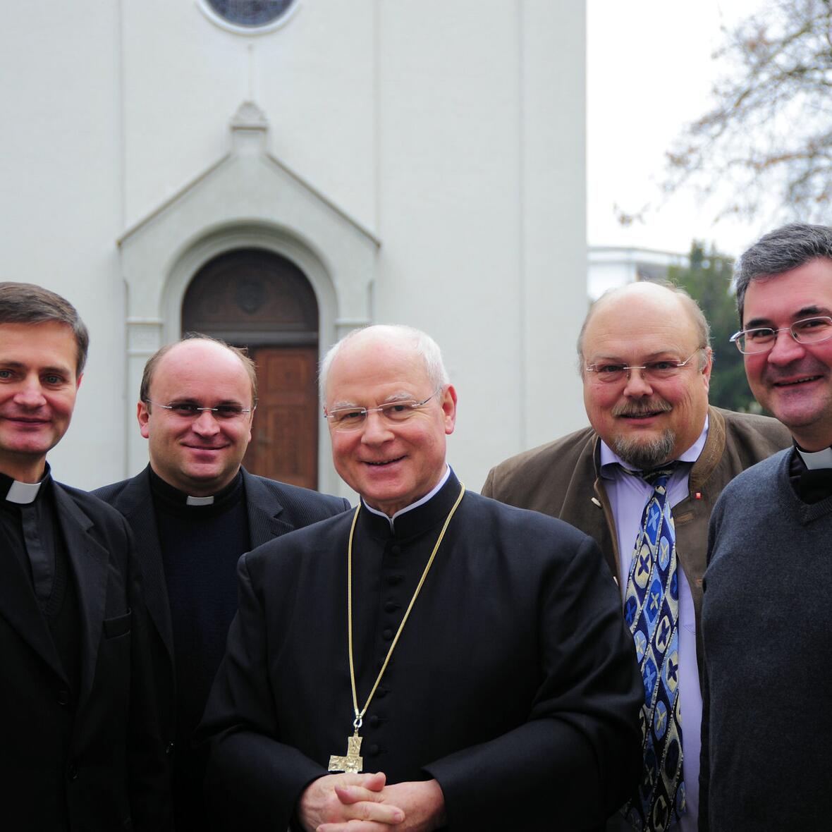 rumaenischer-bischof-zu-gast-in-augsburg-lob-fuer-langjaehrige-hilfen-der-caritas1124538