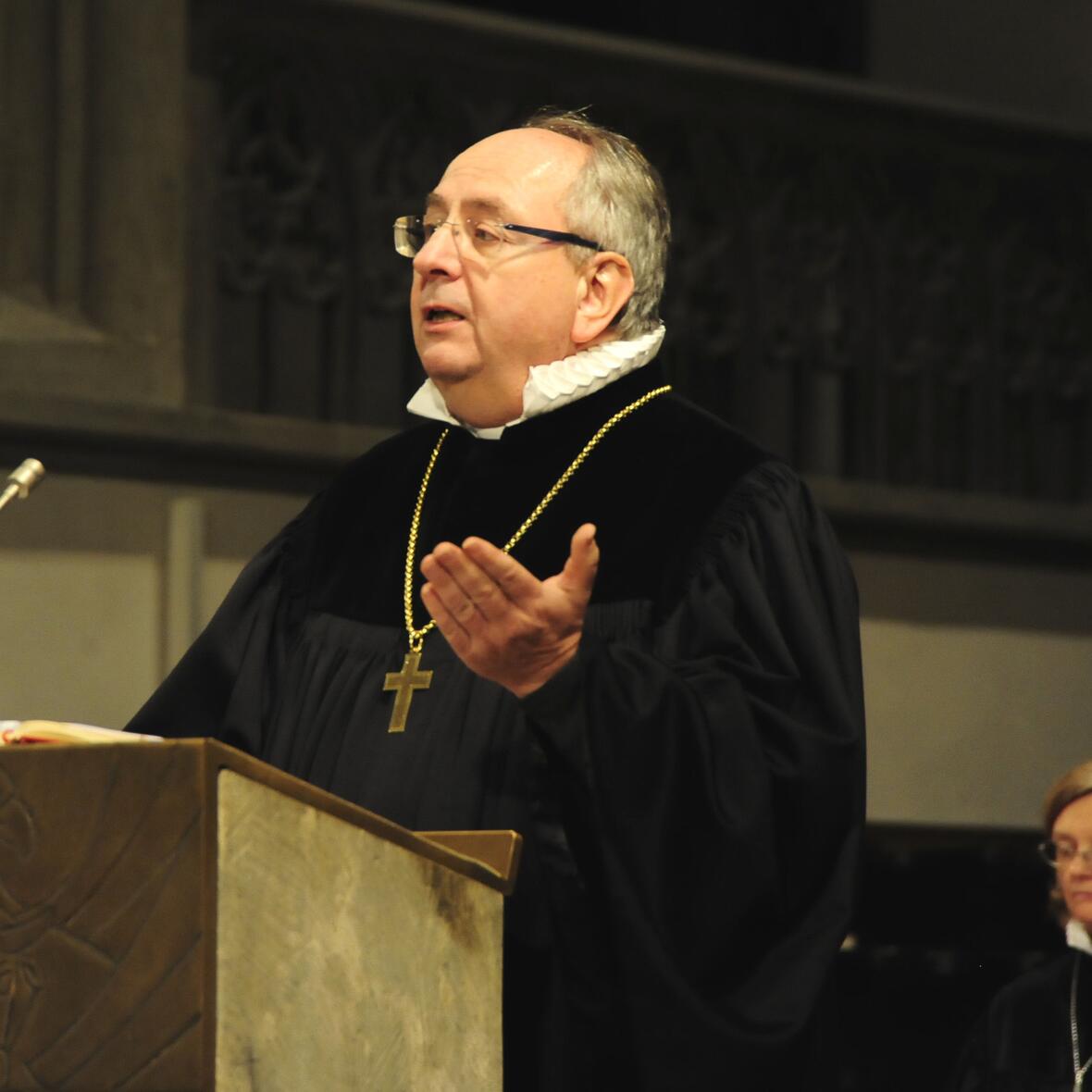 Regionalbischof Grabow während der Predigt: Es geht um das Ganze. 