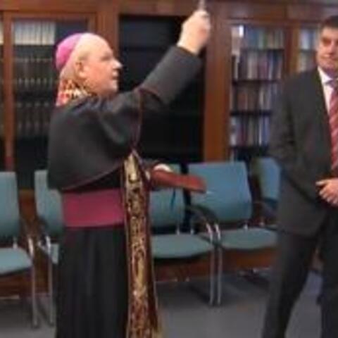 segen-fuer-den-augsburger-sankt-ulrich-verlag-bischof-konrad-segnet-neue-raeumlichkeiten1109978