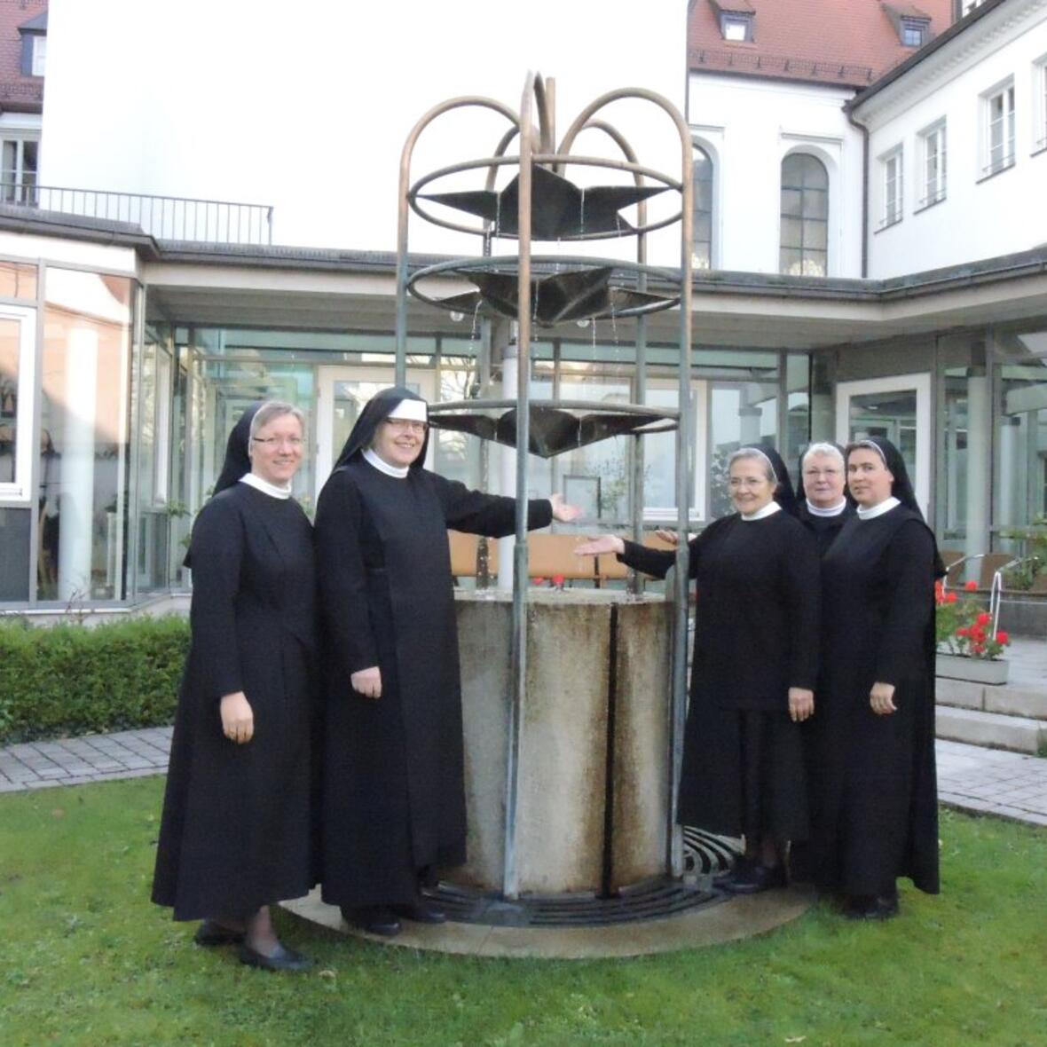Provinzrätin Sr. M. Regina Fox, Provinzoberin Sr. Dr. M. Beda Rauch, Provinzvikarin Sr. M. Ludowika Lenz, Provinzrätinnen Sr. M. Monika Rosenhammer und Sr. M. Petra Grünert (von links).