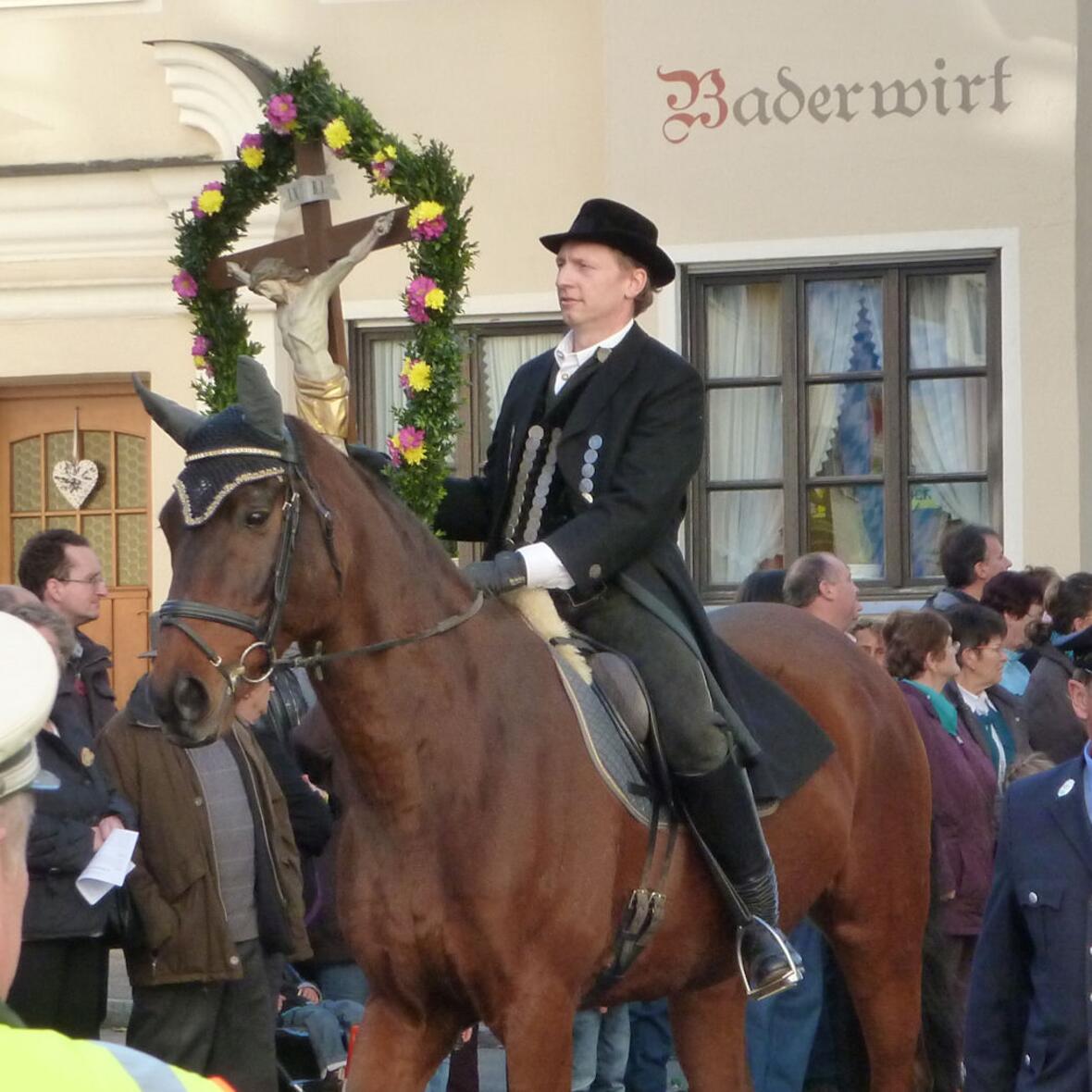 bischof-konrad-und-die-beiden-weihbischoefe-feiern-das-leonhardsfest-in-fremdingen-inchenhofen-und-bergheim1047537