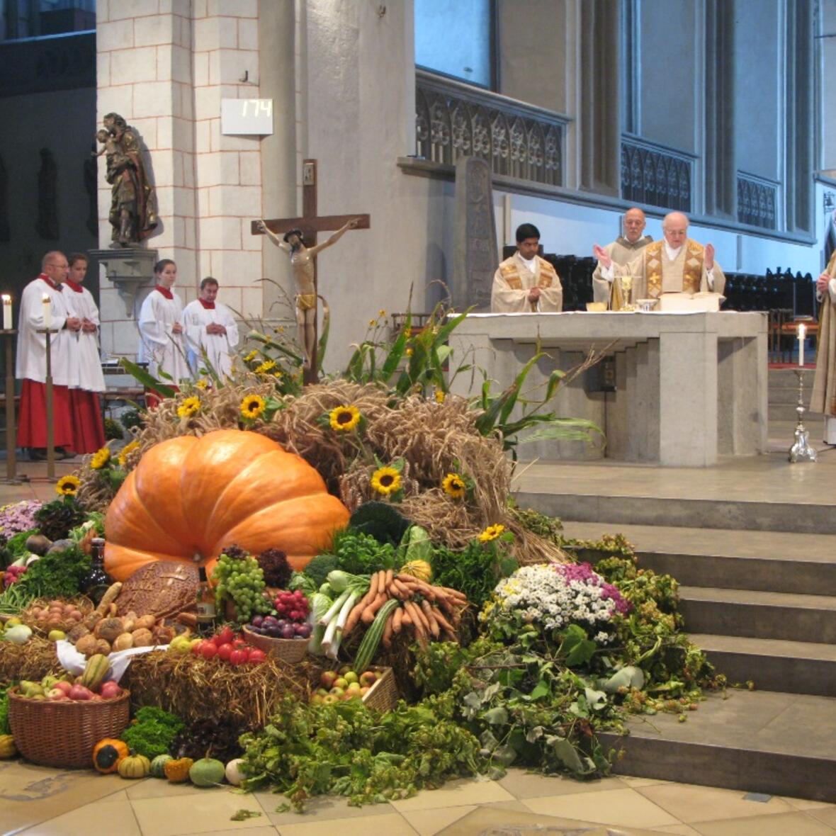 dompfarrei-feiert-dankgottesdienst-zum-90-geburtstag-von-praelat-georg-beis1031684