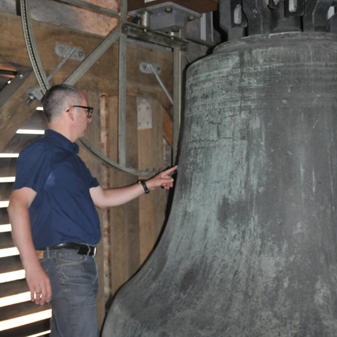 dem-himmel-ein-stueck-naeher-ein-besuch-auf-dem-kirchturm-der-basilika-st-ulrich-und-afra979442