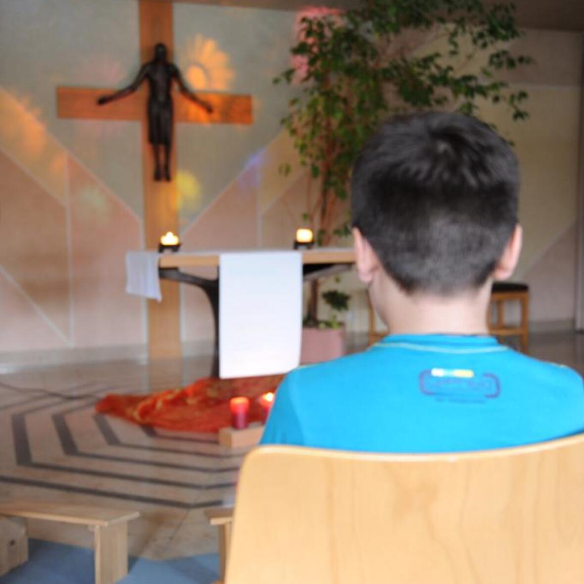 beichttag-im-maristenkolleg-mindelheim-bischof-konrad-spendet-schuelern-das-busssakrament920084