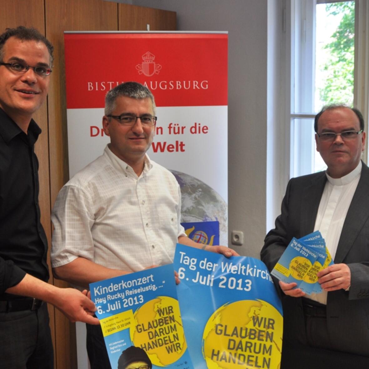 Bei der Präsentation des Programms zum "Tag der Weltkirche": (v.l.) aktion hoffnung-Geschäftsführer Gregor Uhl, Diözesanreferent Anton Stegmair, Domdekan Prälat Dr. Bertram Meier.