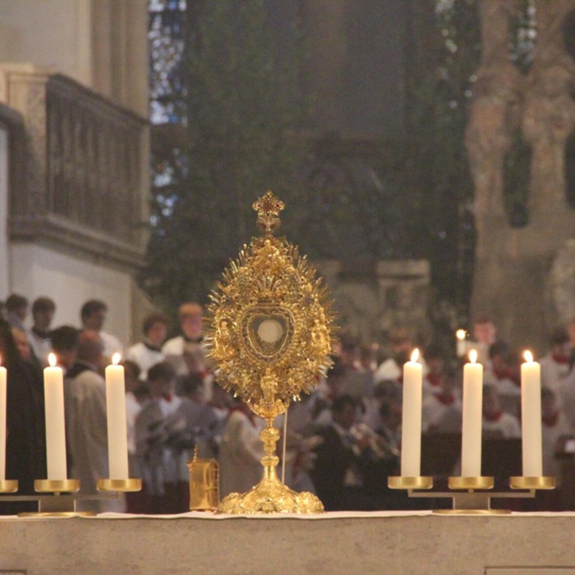 katholiken-feiern-fronleichnam-ueber-die-herkunft-und-bedeutung-dieses-hochfestes959996