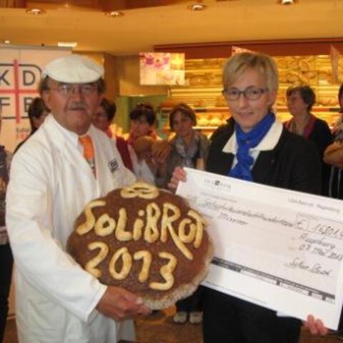 erfolgreicher-abschluss-der-solibrotaktion-2013-des-katholischen-deutschen-frauenbunds955838