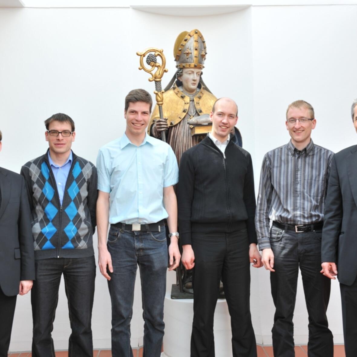 Subregens Rainer Florie, Simon Stegmüller, Gabriel Bucher, Thomas Ruf, Helmut Epp und Regens Martin Straub (von links).