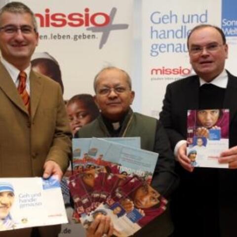 V.l. Theologe Anton Stegmair, Bischof John Thakur und der Augsburger missio-Diözesandirektor DK Prälat Dr. Bertram Meier bei der Vorstellung der missio-Kampagne zum Weltmissionssonntag 2010.
