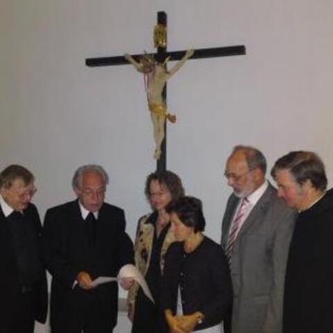 V.l. Domdekan Prälat Dr. Dietmar Bernt, Diözesanadministrator Weihbischof Josef Grünwald, Simona Kiechle, Maria Schneider, Norbert Streit und Bruder Josef Götz OSB bei Übergabe der Grundsätze im Bisch. Ordinariat.