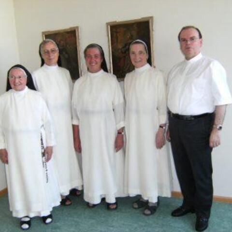 V.l.Sr. Dominika Feyrer (Ratsmitglied), Sr. Antonia Müller (Subpriorin), Sr. Michaela Kohler (Priorin), Sr. Ulrike Hartl (Ratsmitglied) und Ordensreferent DK Prälat Dr. Bertram Meier. 