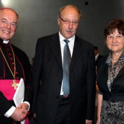 V.l. Weihbischof Dr. Dr. Anton Losinger, Oberstudiendirektor i.K. Ludwig Rendle mit seiner Ehefrau Adelheid.
