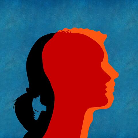 Die Silhouette einer Frau und eines Mannes seitlich übereinander auf einem blauem Hintergrund.