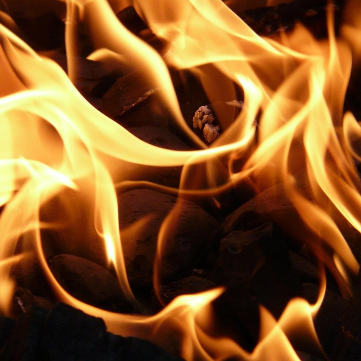 fire-8837_1280