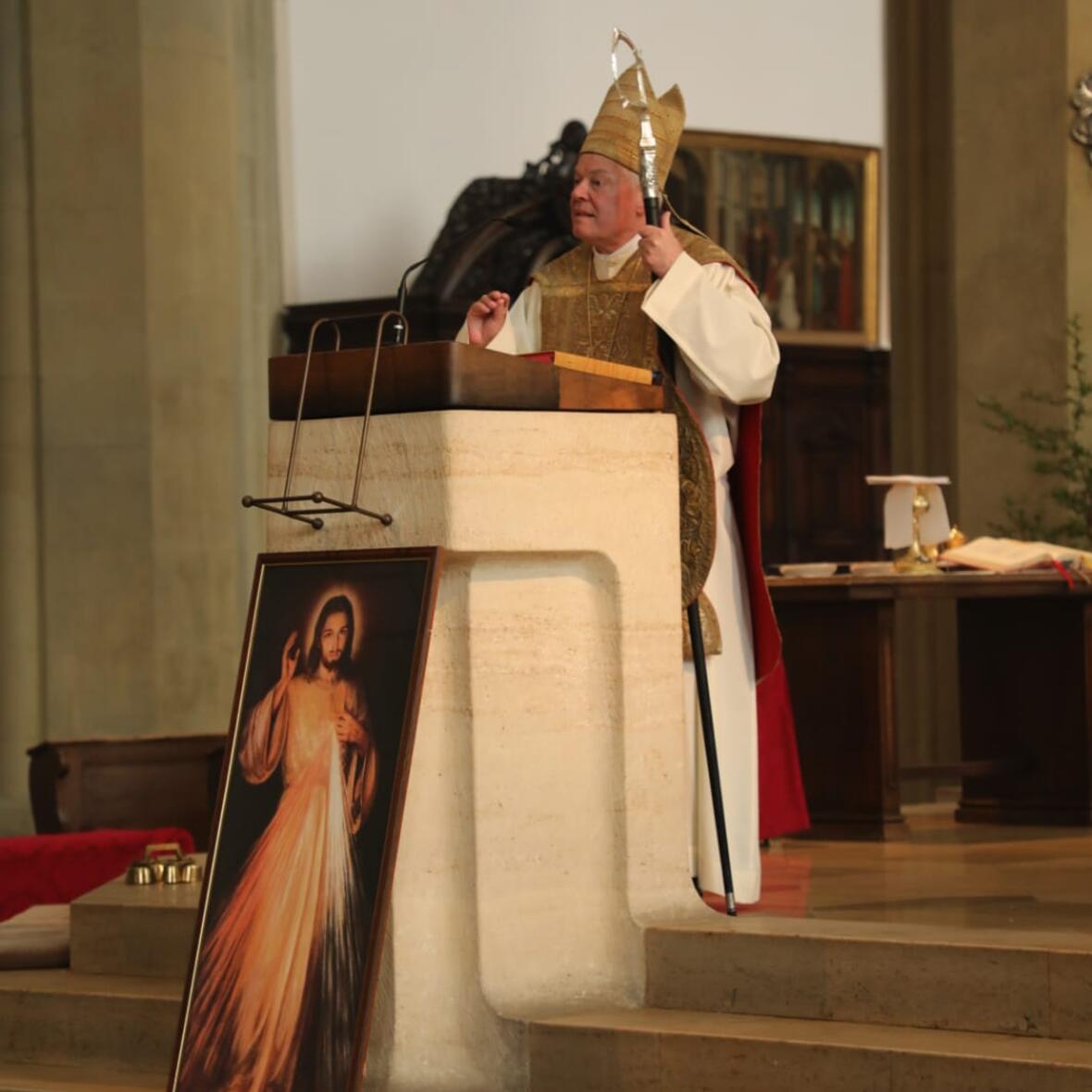 Weihbischof Losinger bei der Predigt