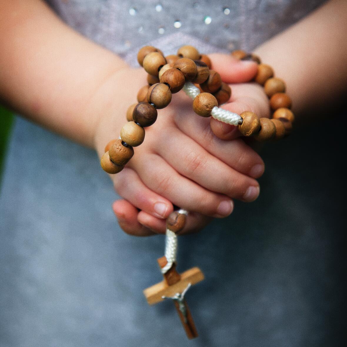 kinderrosenkranz-marco-ceschi-uwrhldvs-ii-unsplash