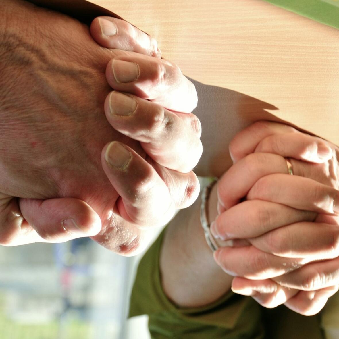 haende-auf-dem-kopf-pixabay