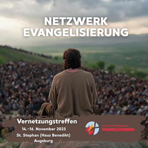 Im Hintergrund: Ein Mann sitzt vor einer Gruppe Menschen. Im Vordergrund: Vernetzungstreffen St. Stephan (Haus Benedikt)  Augsburg 14.-16. November 2025
